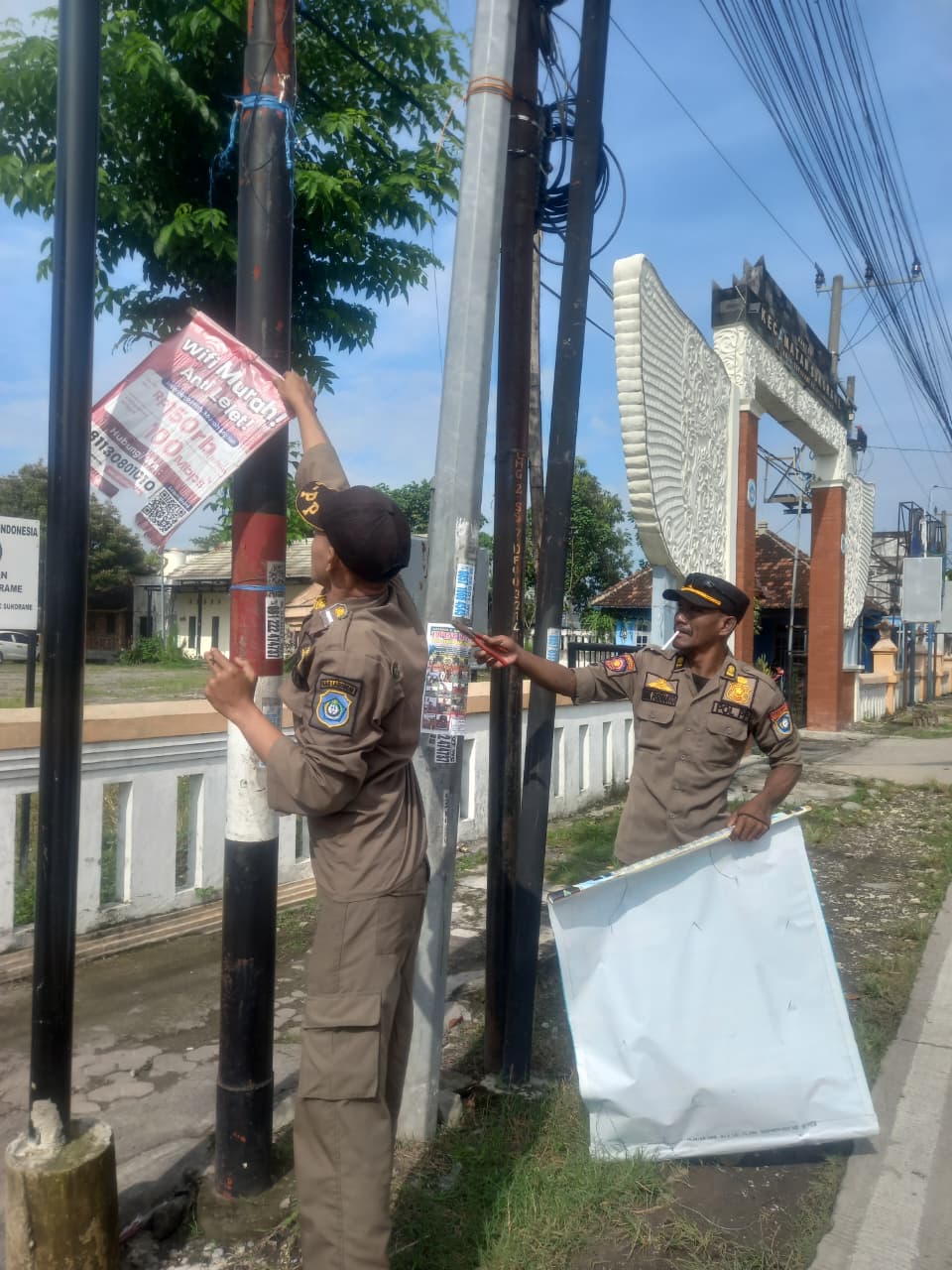 Penertiban Reklame di Wilayah Kecamatan Sukorame