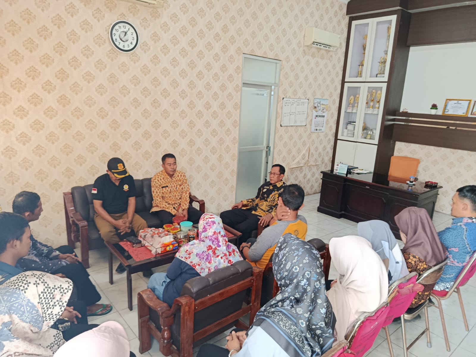 Foto: Kecamatan Gelar Rapat Staf Bersama Seluruh Pegawai Kecamatan (22 Mei 2026)