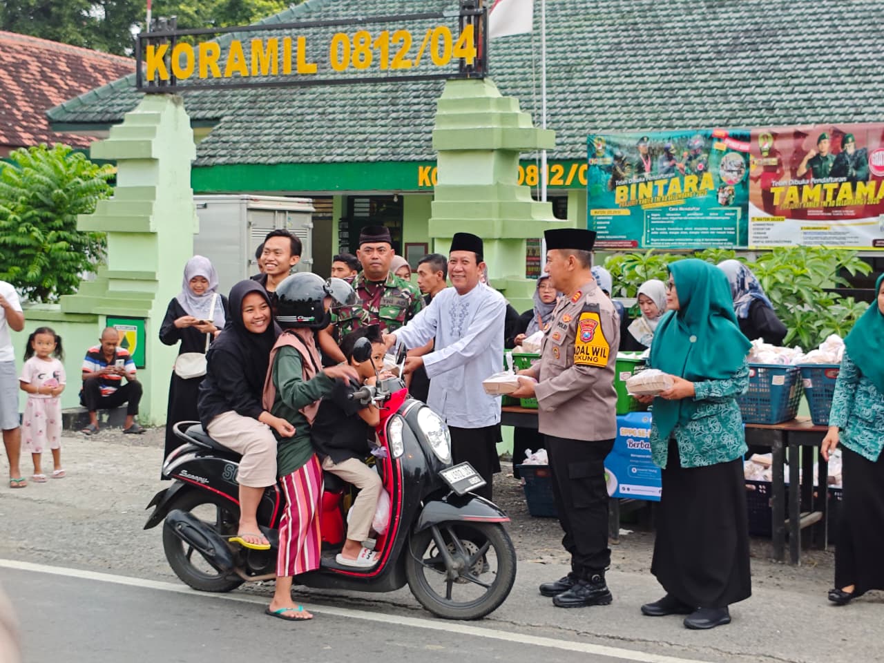 Foto: Pembagian Takjil Forkopimcam