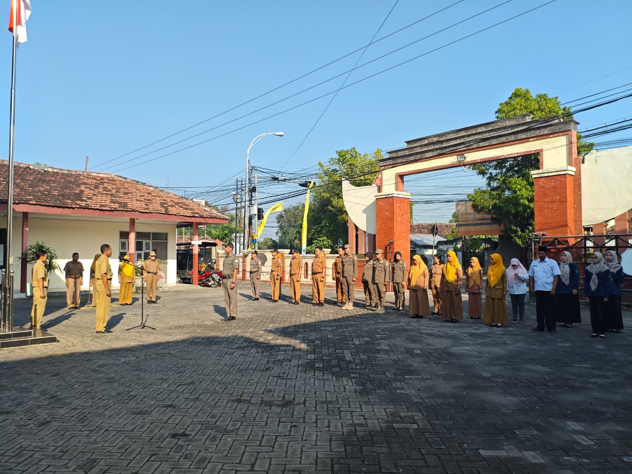 Foto: Pelaksanaan Apel Senin Pagi Kecamatan Tikung