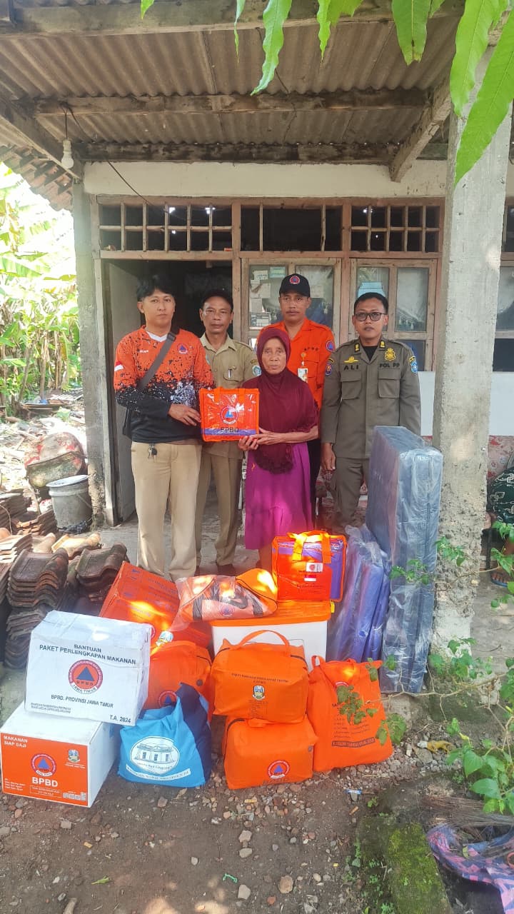 Foto: BPBD Kabupaten Lamongan Menyalurkan Bantuan kepada Warga Terdampak Bencana Alam di Dusun Pengaron, Desa Pengumbulanadi (19 Mei 2026)