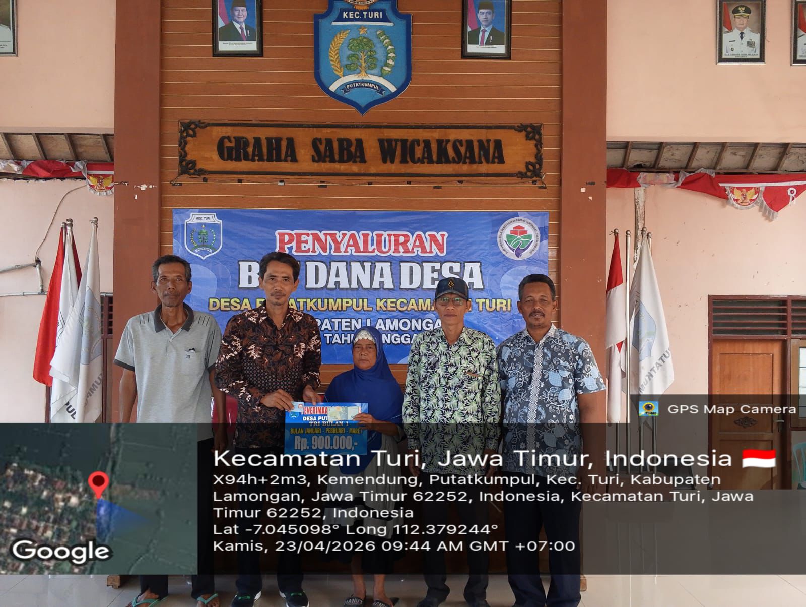Foto: Penyaluran BLT Dana Desa Tahun Anggaran 2026 di Desa Putatkumpul Berlangsung Tertib dan Tepat Sasaran