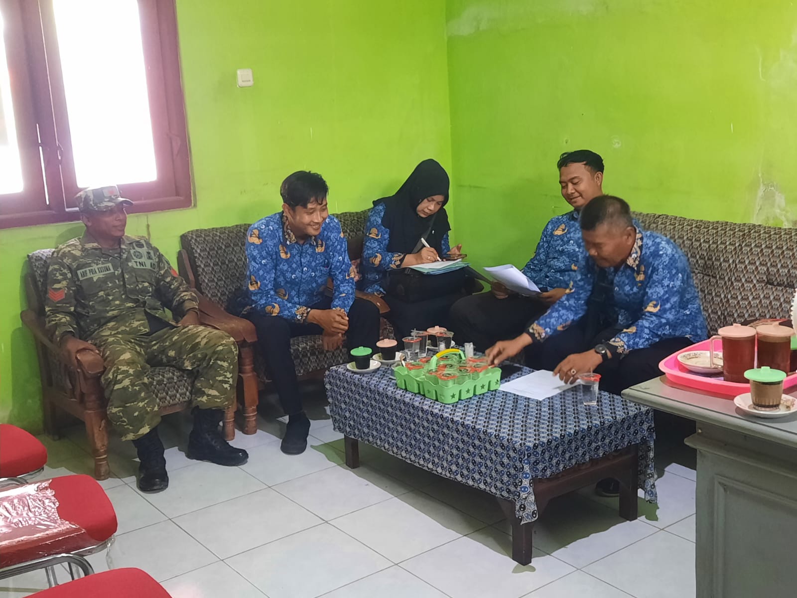 Foto: Penagihan Pajak Bumi dan Bangunan Perdesaan dan Perkotaan (PBB-P2) di Desa Putatkumpul, Kecamatan Turi, Kabupaten Lamongan