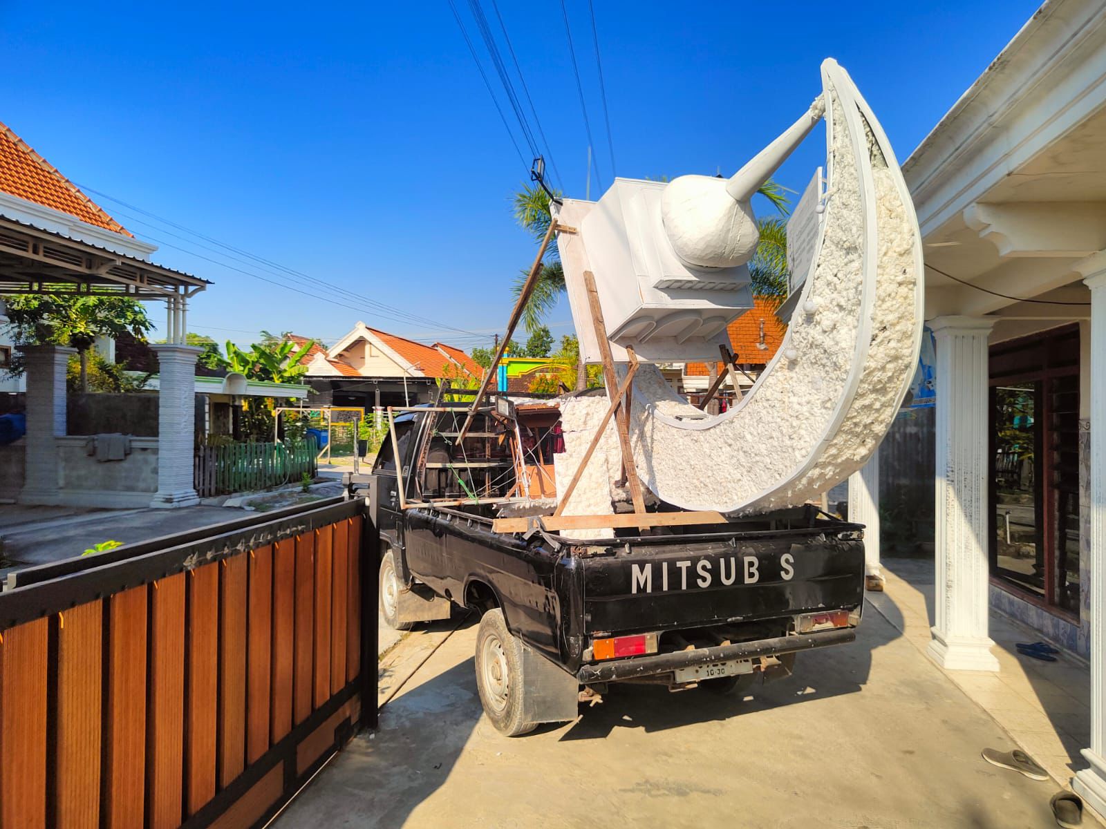 Foto: Menjelang pelaksanaan Pawai Lampion dalam rangka memperingati Tahun Baru Islam 1 Muharram 1448 Hijriah, Pemerintah Kecamatan Turi melakukan berbagai persiapan guna menyukseskan partisipasi dalam kegiatan dimaksud