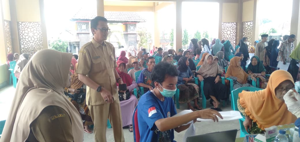 Foto: CAMAT TURI TINJAU KEGIATAN ACTIVE CASE FINDING (ACF) RONTGEN PARU GRATIS DI BALAI DESA KARANGWEDORO