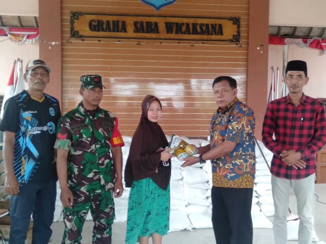 Foto: Pemerintah Desa Putatkumpul, Kecamatan Turi, Kabupaten Lamongan melaksanakan kegiatan Penyaluran Bantuan Pangan Alokasi Bulan Februari–Maret Tahun 2026
