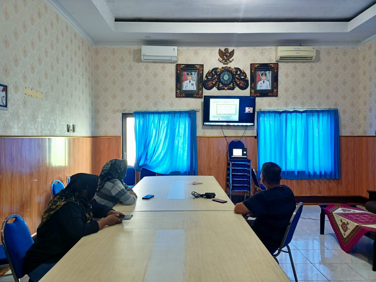 Foto: PEGAWAI KECAMATAN TURI IKUTI ZOOM WEBINAR TENTERAM BERSAMA AL-QUR'AN