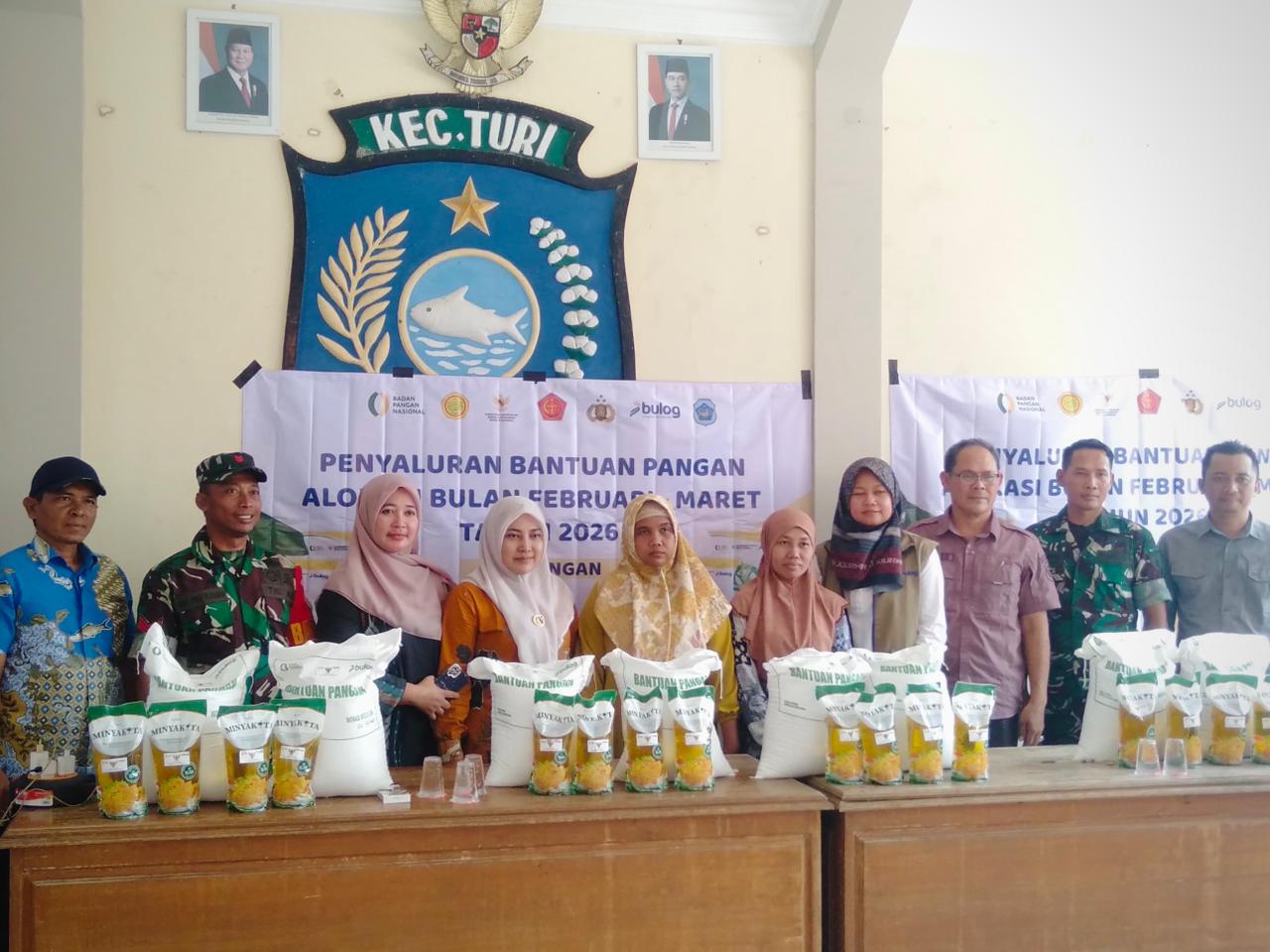 Foto: Pemerintah Desa Bambang, Kecamatan Turi, Kabupaten Lamongan melaksanakan kegiatan Penyaluran Bantuan Pangan Alokasi Bulan Februari–Maret Tahun 2026