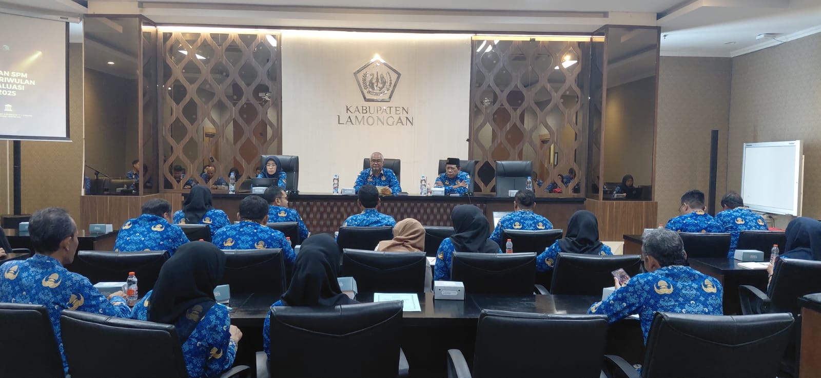 Rapat Koordinasi Optimalisasi Pelaporan Penerapan SPM Kabupaten Lamongan Triwulan IV Tahun 2025 dan Evaluasi SPM Triwulan III Tahun 2025