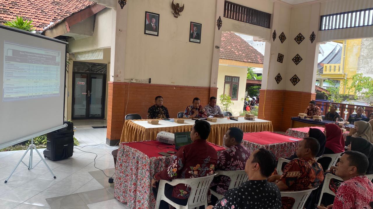 Kegiatan Pembinaan Aparatur Kelurahan di Wilayah Kecamatan Lamongan Bertempat di Kelurahan Banjarmendalan