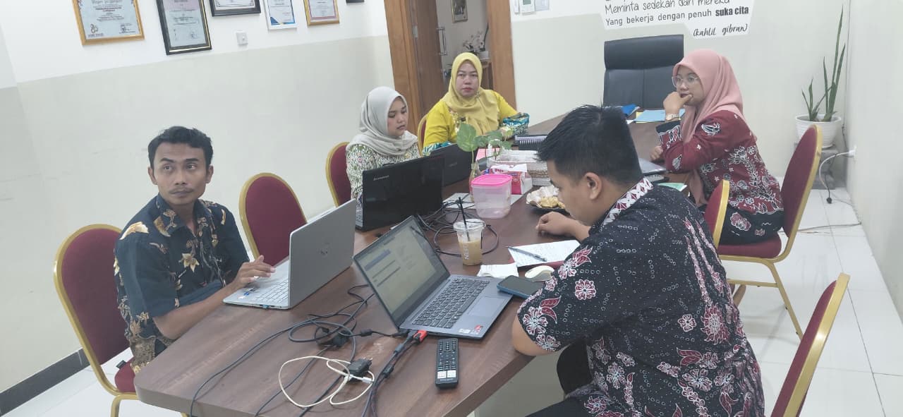 Zoom Meet Evaluasi Laporan Penerapan Standar Pelayanan Minimal (SPM) Pra Triwulan IV Tahun 2025