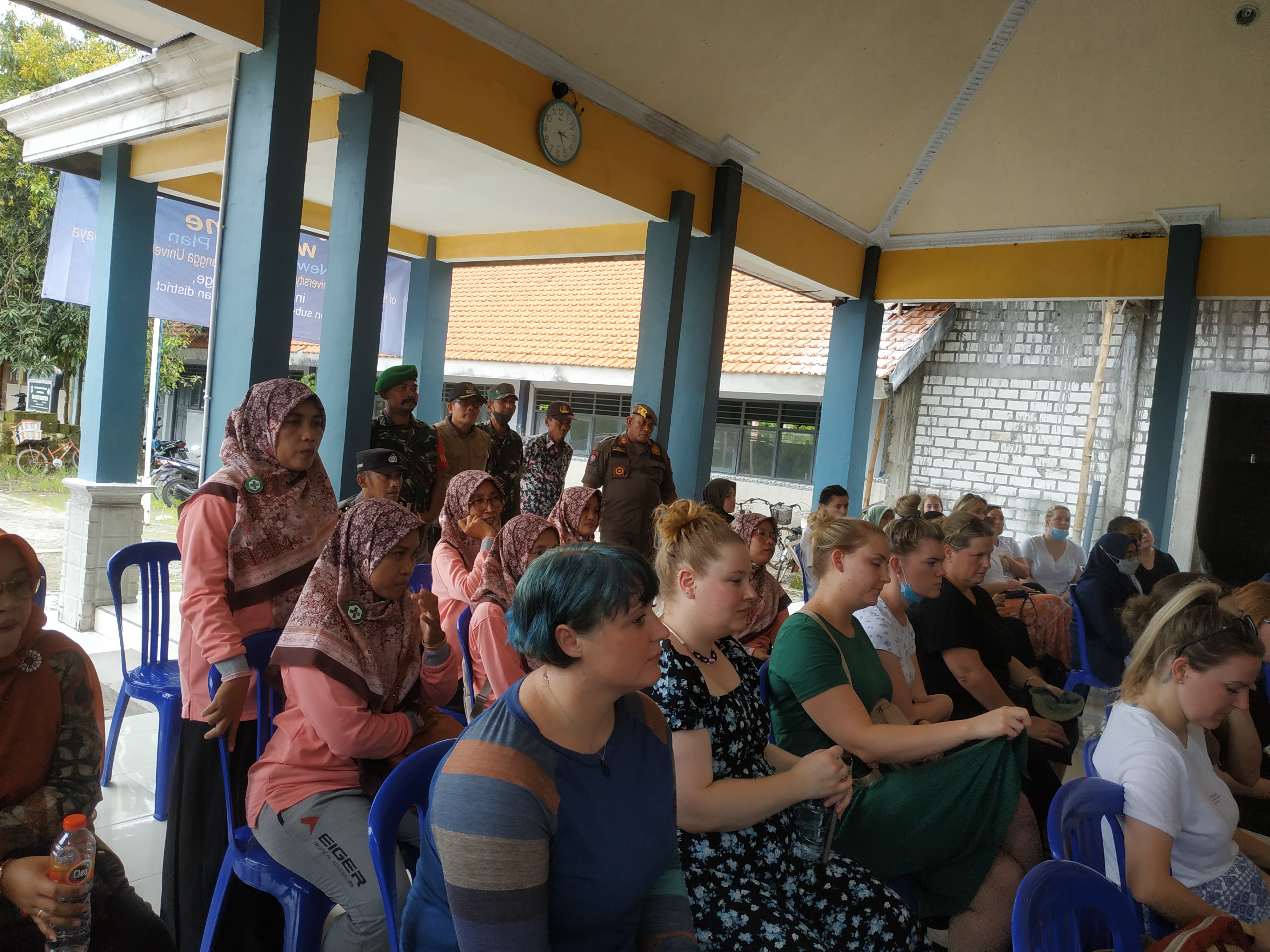 Kunjungan Tamu dari Universitas Australia dan Airlangga Surabaya dalam rangka acara Posyandu Jiwa di Desa Bulutigo Kec. Laren