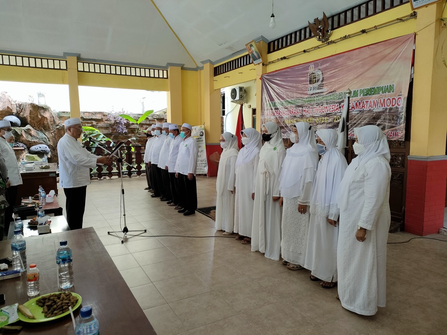 Pengukuhan Pengurus Cabang dan Majelis Ta'lim Perempuan Ikatan Persaudaraan Haji Indonesia Kecamatan Modo